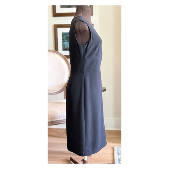 Ann Taylor V-neck Sheath Dress - Black - Size 4 - Picture 3 of 4